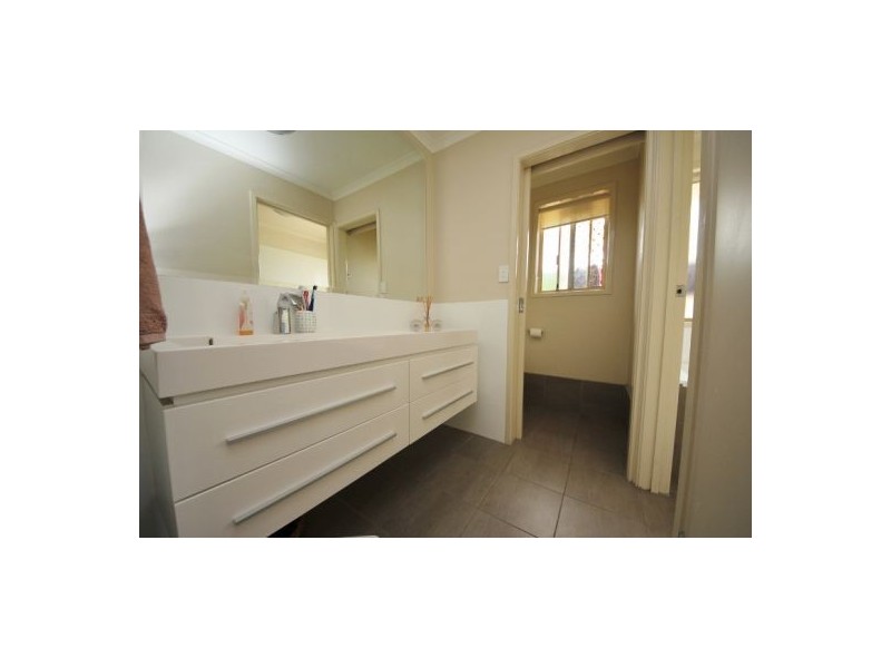 6 Haslewood Court, Mermaid Waters QLD 4218