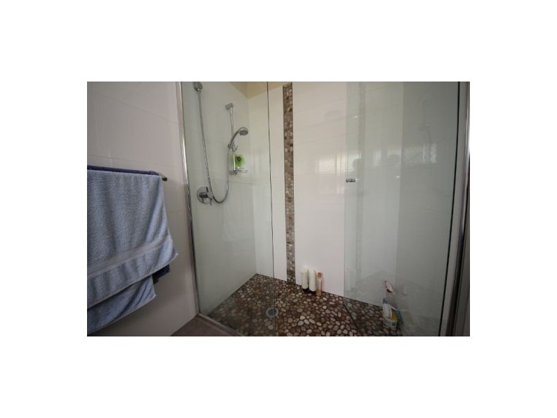 6 Haslewood Court, Mermaid Waters QLD 4218