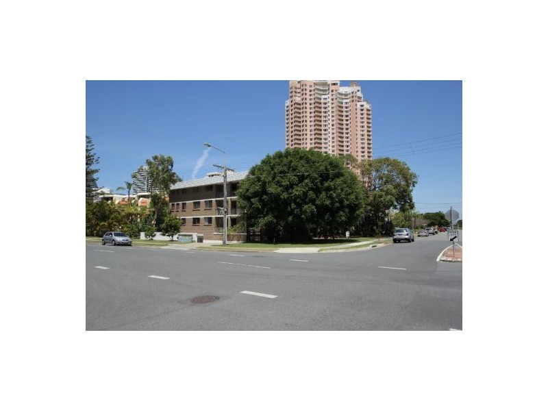 8 Australia Avenue, Broadbeach QLD 4218
