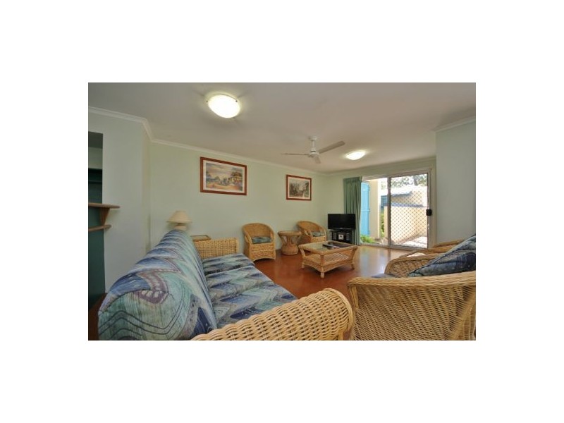 10 Alexandra Avenue, Broadbeach QLD 4218