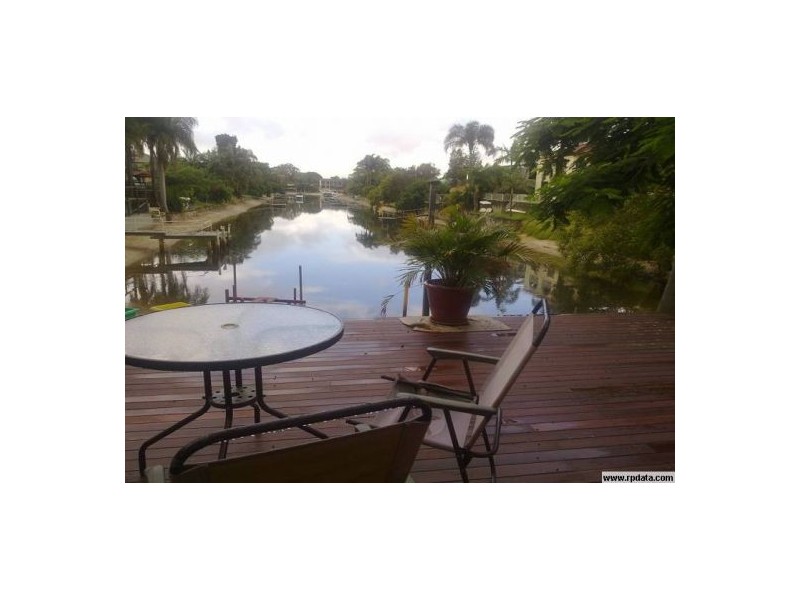 4/50 T E Peters Drive, Broadbeach Waters QLD 4218