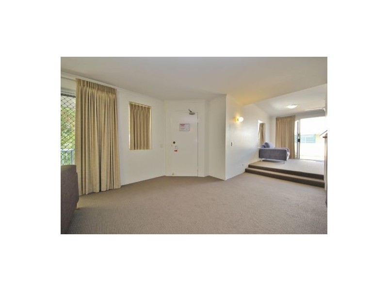 14 Alexander Avenue, Broadbeach QLD 4218