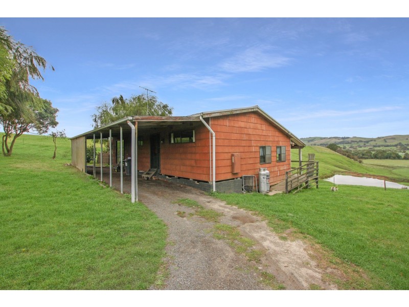 - Woodleigh-St Helier Road, Woodleigh via, Loch VIC 3945