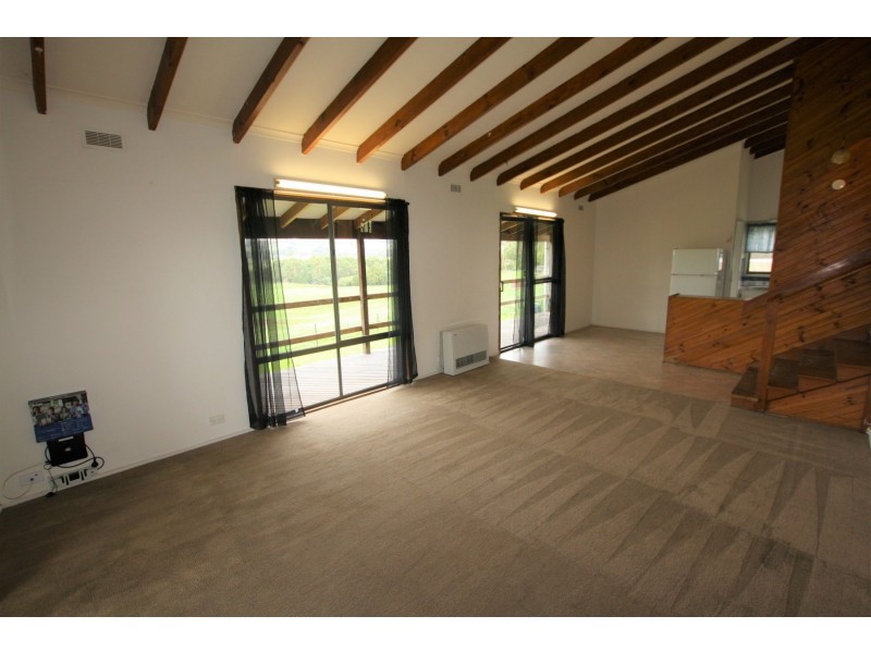 - Woodleigh-St Helier Road, Woodleigh via, Loch VIC 3945