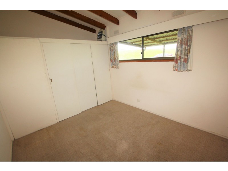 - Woodleigh-St Helier Road, Woodleigh via, Loch VIC 3945