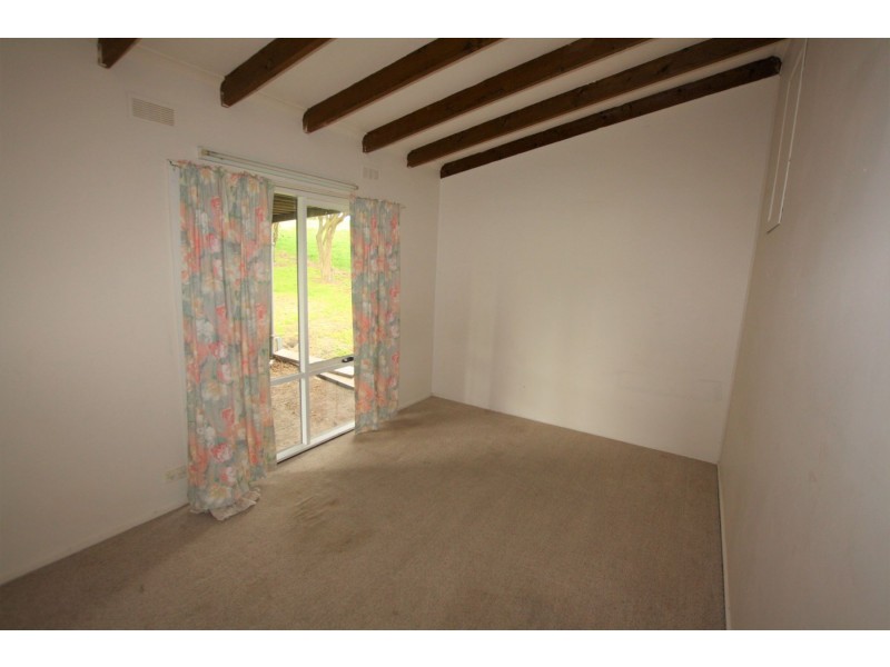- Woodleigh-St Helier Road, Woodleigh via, Loch VIC 3945
