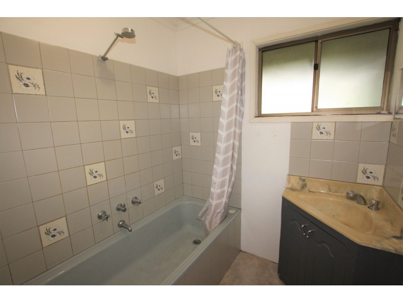 - Woodleigh-St Helier Road, Woodleigh via, Loch VIC 3945