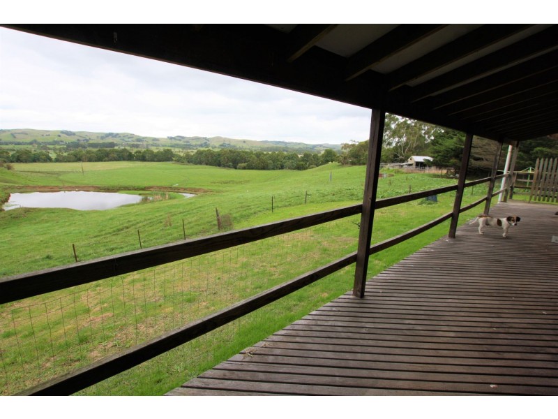 - Woodleigh-St Helier Road, Woodleigh via, Loch VIC 3945