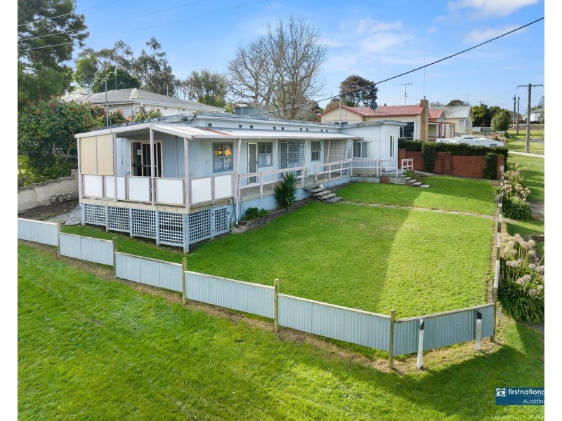 2-4/6 Waugh Avenue, Korumburra VIC 3950