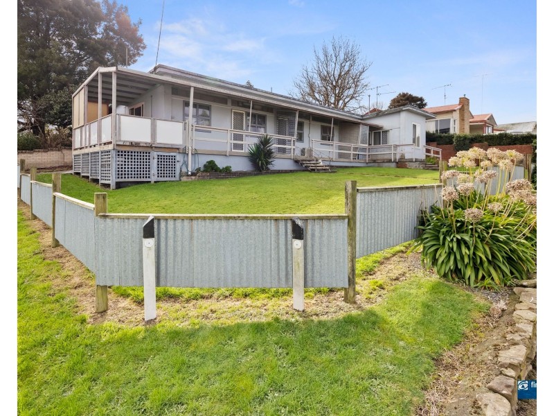 2-4/6 Waugh Avenue, Korumburra VIC 3950