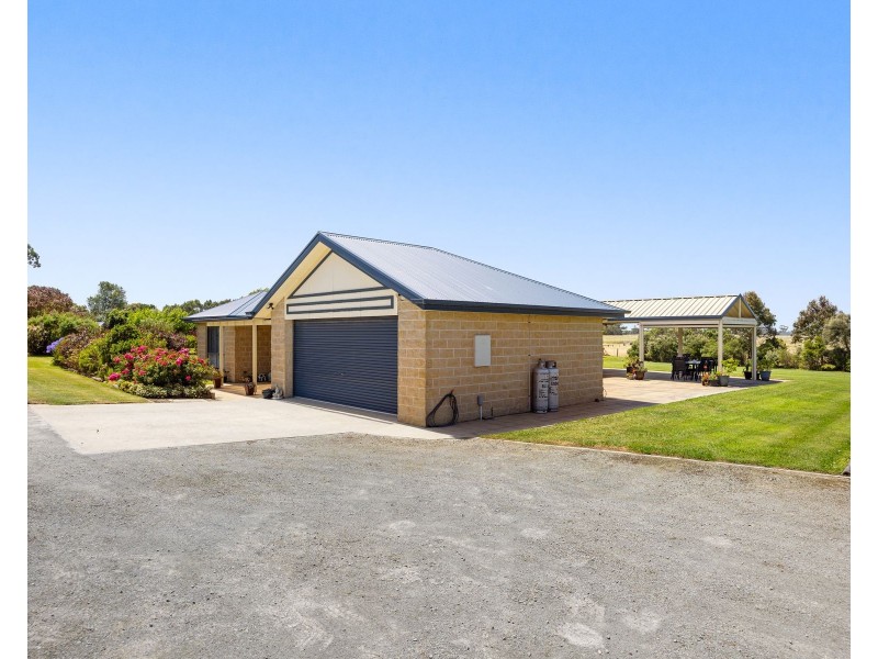 115 Cosgriffs Road, Outtrim VIC 3951