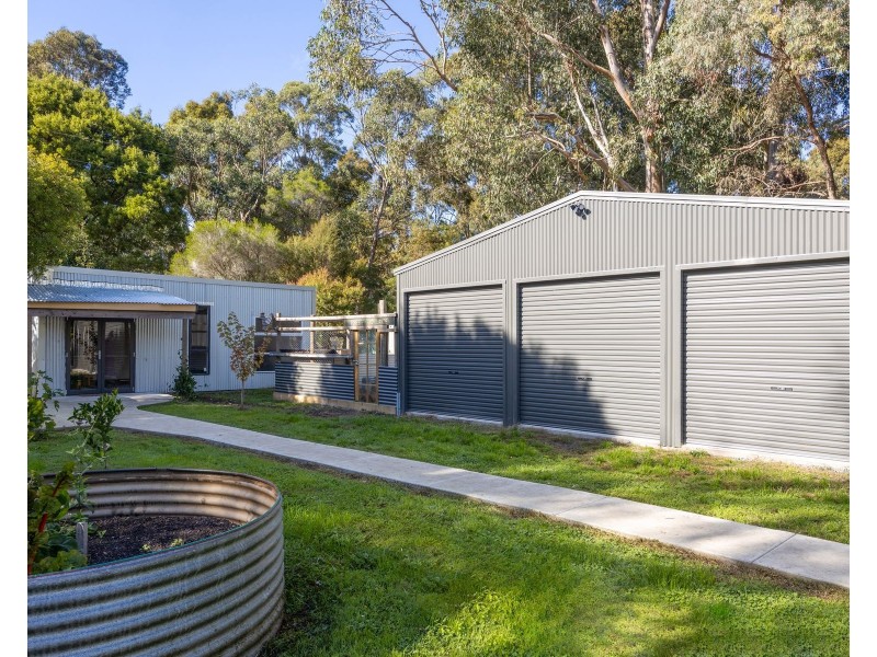 345 Henrys Road, Loch VIC 3945