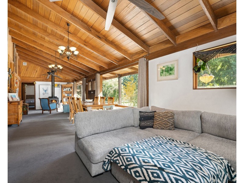 345 Henrys Road, Loch VIC 3945