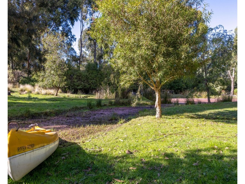 345 Henrys Road., Loch VIC 3945