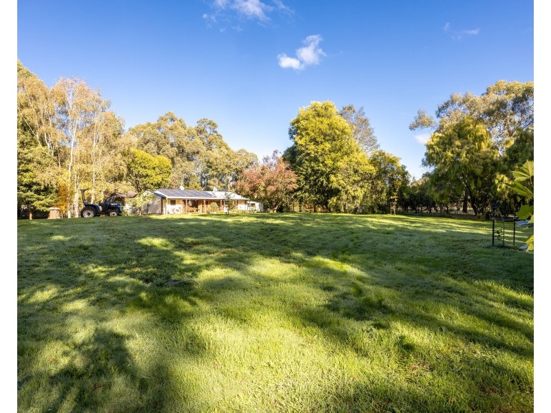 345 Henrys Road., Loch VIC 3945