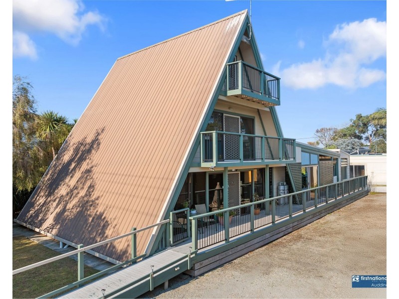 8 Beach Street, Corinella VIC 3984