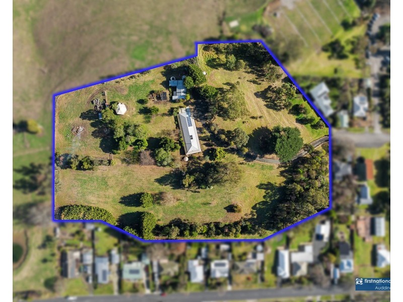 11 Roy Street, Loch VIC 3945