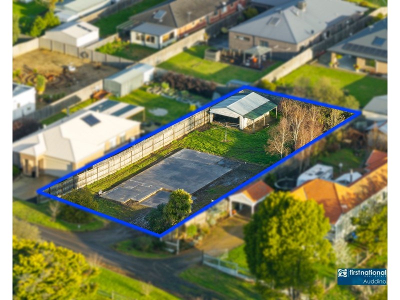 9 Albert Road, Loch VIC 3945