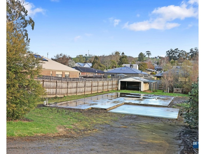 9 Albert Road, Loch VIC 3945