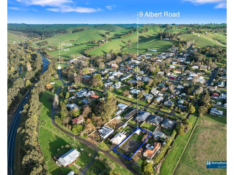 9 Albert Road, Loch VIC 3945