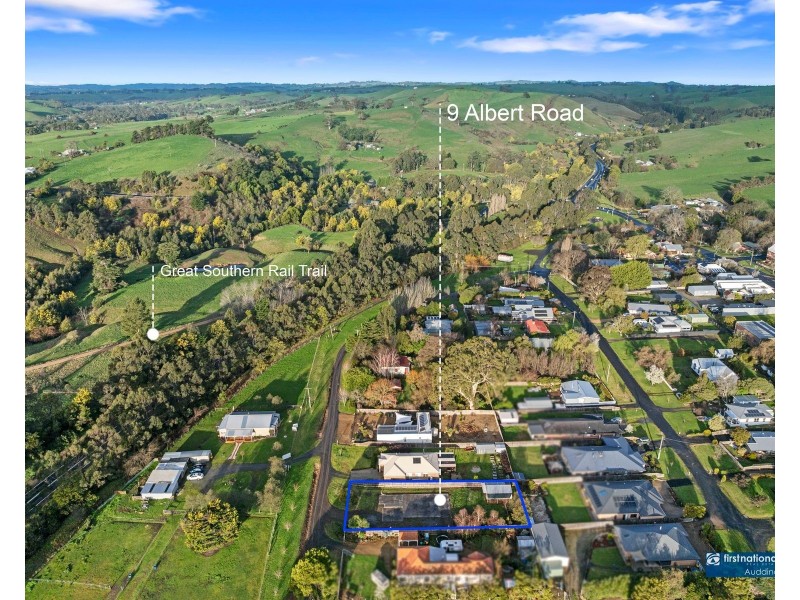 9 Albert Road, Loch VIC 3945