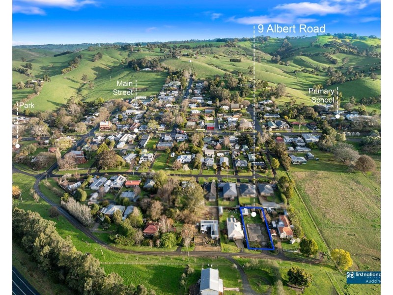 9 Albert Road, Loch VIC 3945