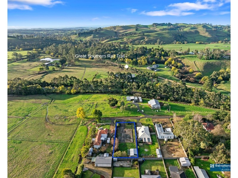 9 Albert Road, Loch VIC 3945