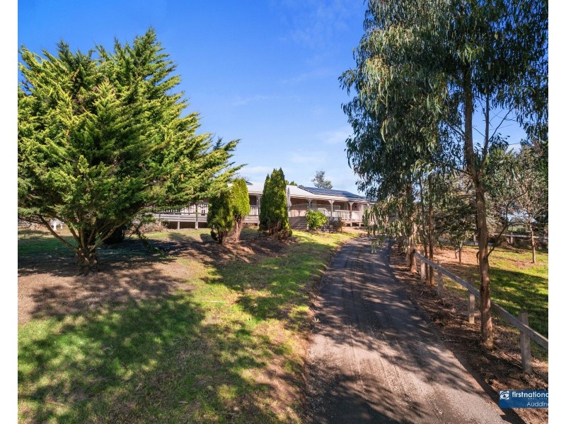 11 Roy Street, Loch VIC 3945