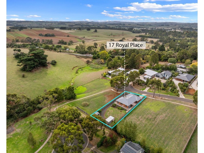 17 Royal Place, Leongatha VIC 3953