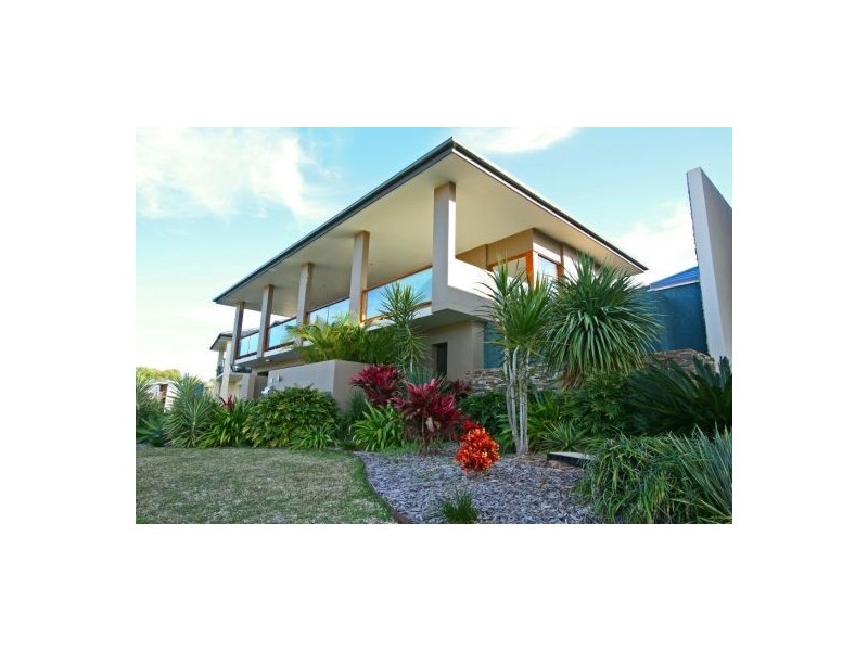 16 San Simeon Circuit, Sapphire Beach NSW 2450