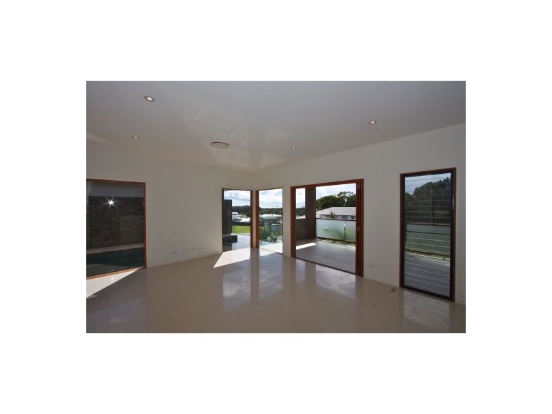 16 San Simeon Circuit, Sapphire Beach NSW 2450