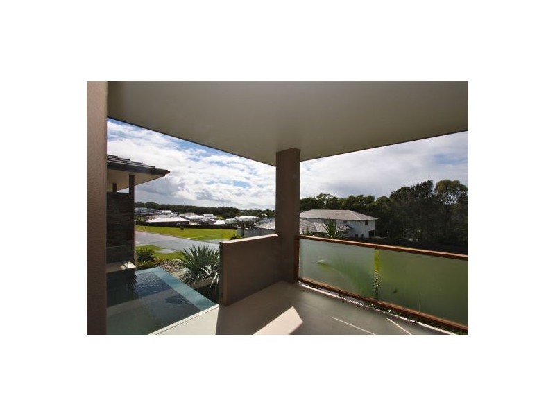 16 San Simeon Circuit, Sapphire Beach NSW 2450