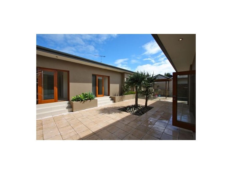 16 San Simeon Circuit, Sapphire Beach NSW 2450