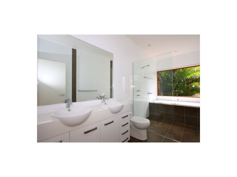 16 San Simeon Circuit, Sapphire Beach NSW 2450