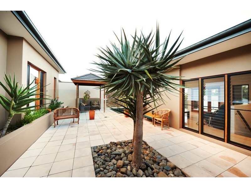 16 San Simeon Circuit, Sapphire Beach NSW 2450