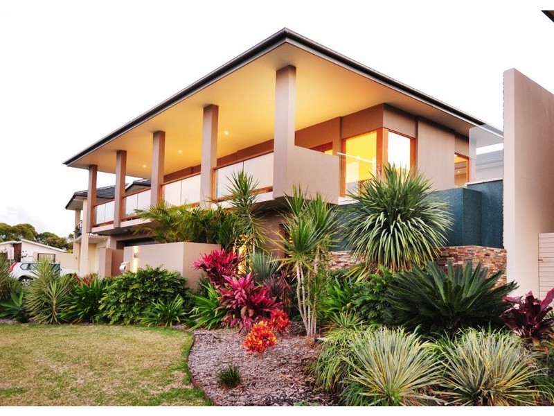 16 San Simeon Circuit, Sapphire Beach NSW 2450