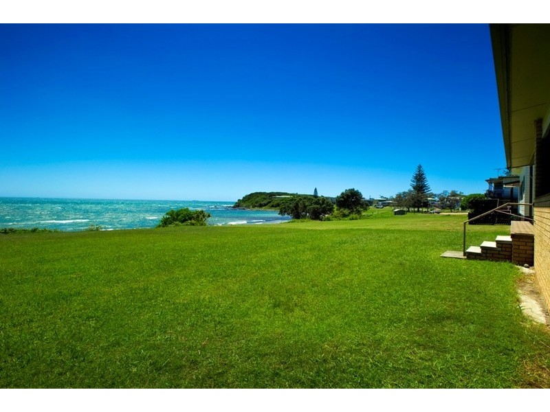 8 First Avenue, Arrawarra Headland NSW 2456