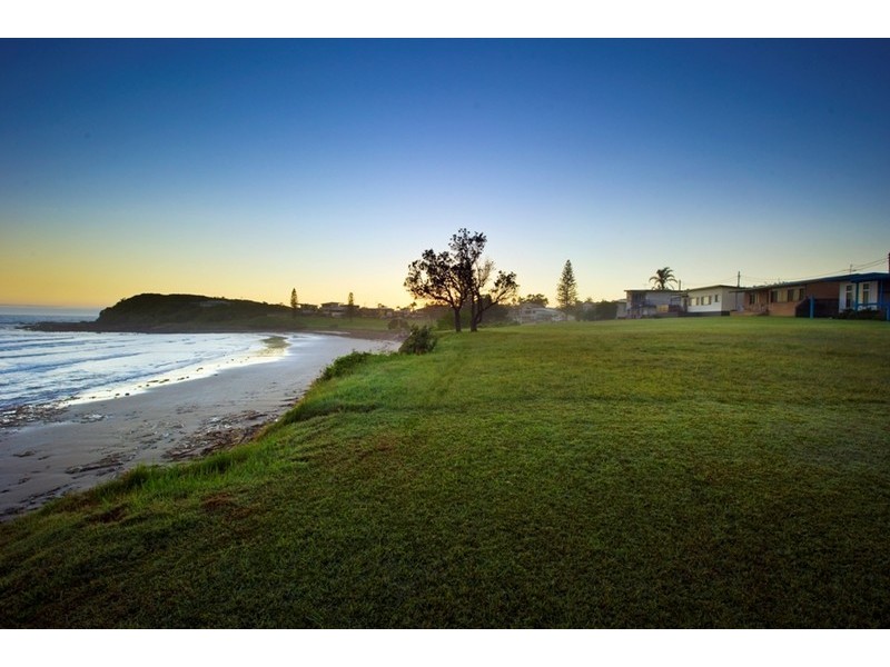 8 First Avenue, Arrawarra Headland NSW 2456