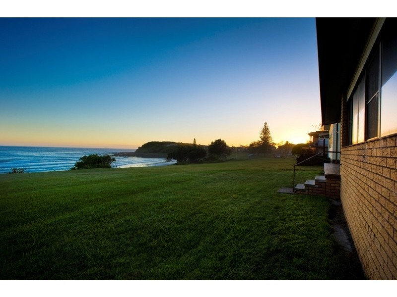 8 First Avenue, Arrawarra Headland NSW 2456