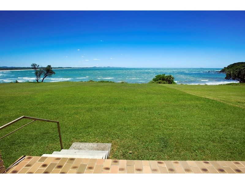 8 First Avenue, Arrawarra Headland NSW 2456