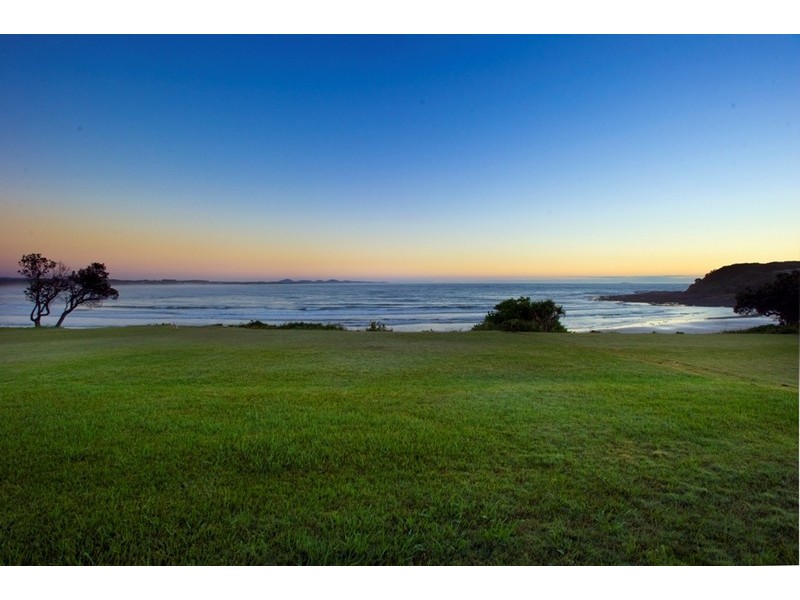 8 First Avenue, Arrawarra Headland NSW 2456