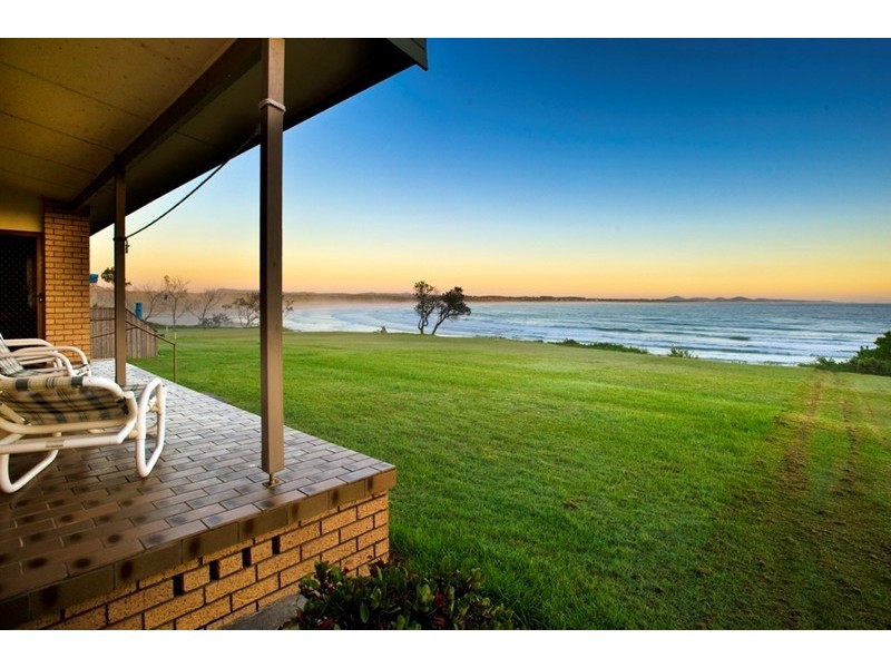 8 First Avenue, Arrawarra Headland NSW 2456