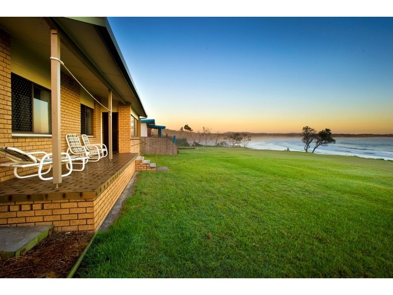 8 First Avenue, Arrawarra Headland NSW 2456