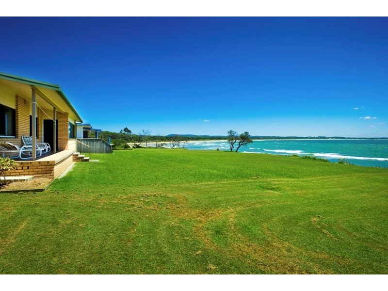 8 First Avenue, Arrawarra Headland NSW 2456