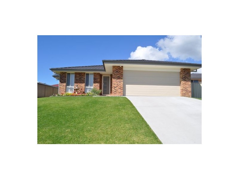 13 Vista Close, Woolgoolga NSW 2456