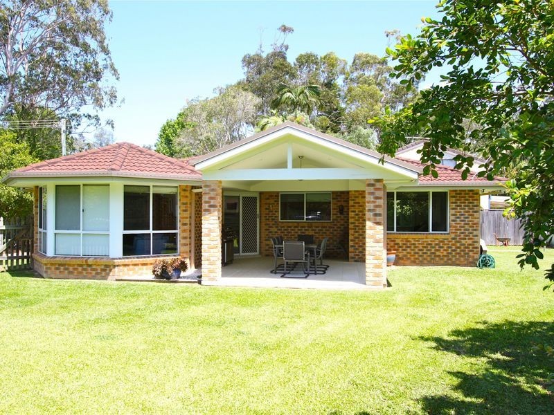 2 Marlin Close, Emerald Beach NSW 2456