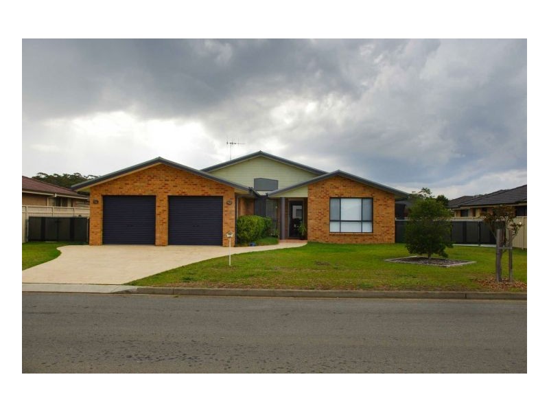 12 Bluehaven Drive, Old Bar NSW 2430