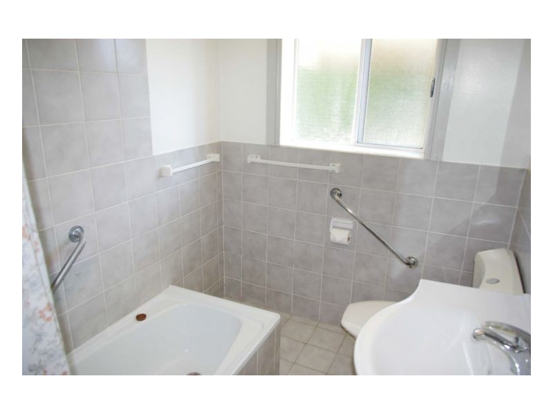 1b Kestrel Avenue, Old Bar NSW 2430