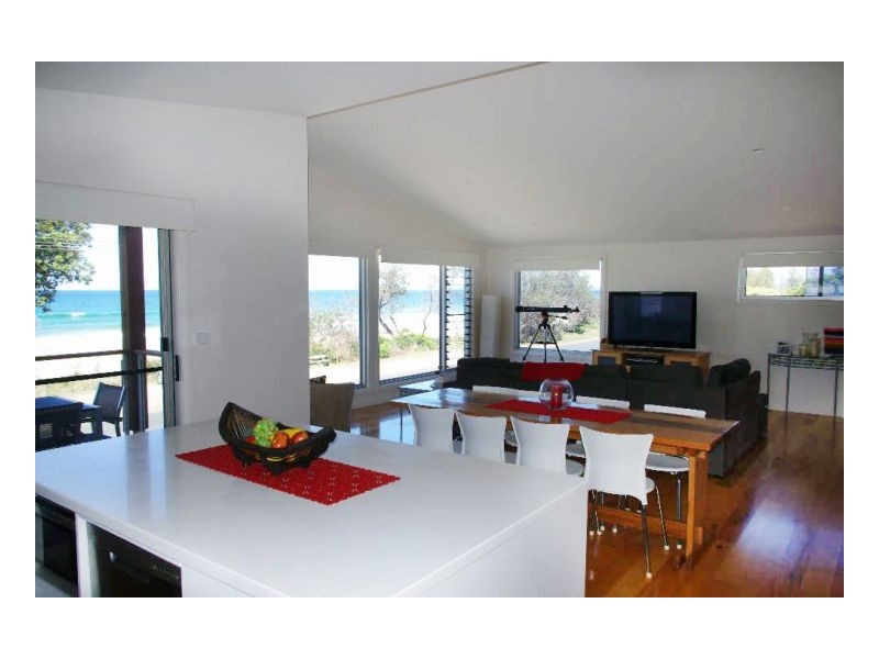 21 Pacific Parade, Old Bar NSW 2430