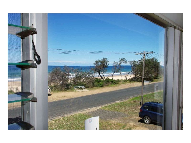 21 Pacific Parade, Old Bar NSW 2430